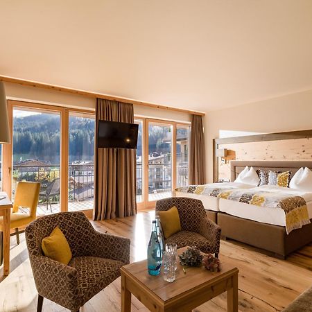 Hotel Zentral ****Superior キルヒベルク・イン・チロル エクステリア 写真