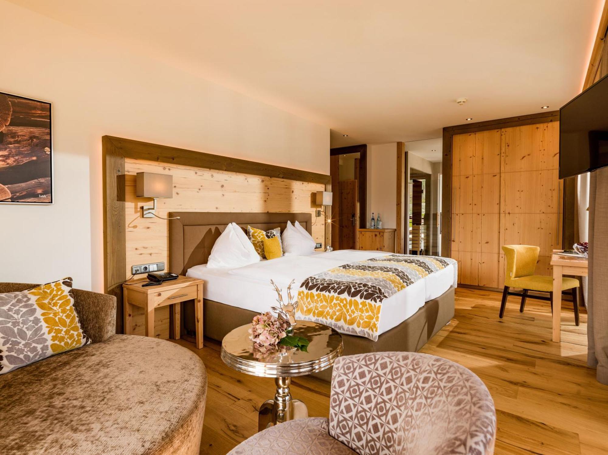 Hotel Zentral ****Superior キルヒベルク・イン・チロル エクステリア 写真