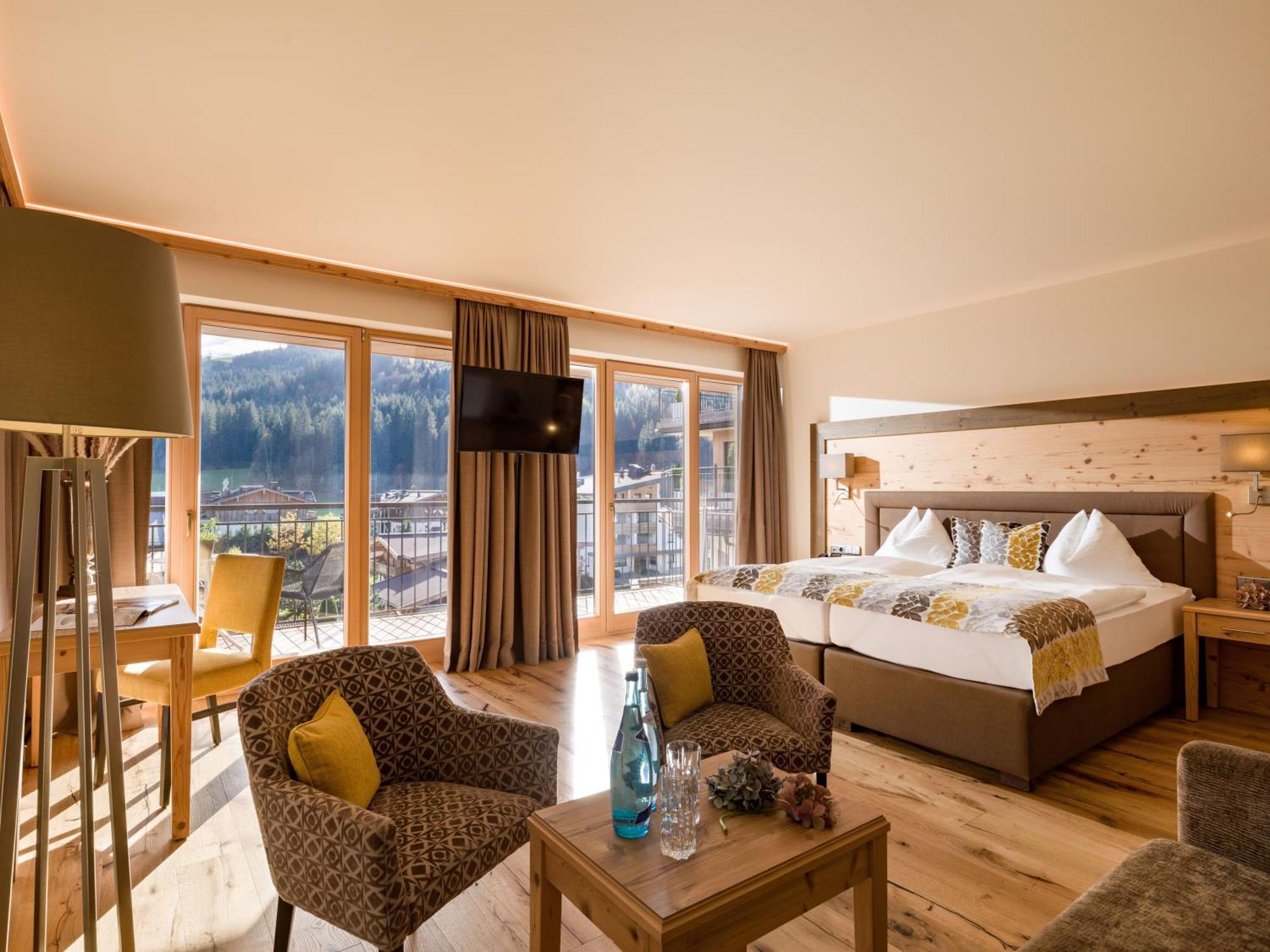 Hotel Zentral ****Superior キルヒベルク・イン・チロル エクステリア 写真